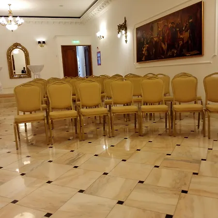 Hotel Capitol 4*