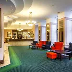 Capitol Hotell 4*