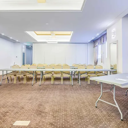 国会大厦酒店 酒店