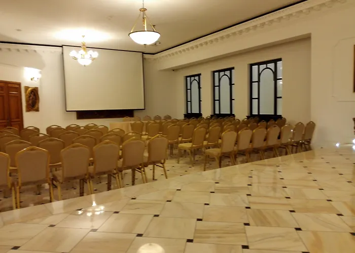 Capitol Готель