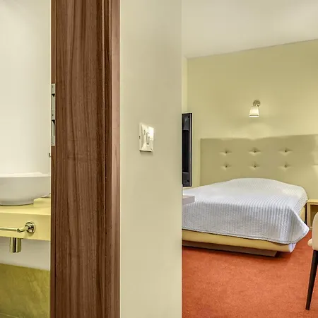 Hotel Capitol 4*