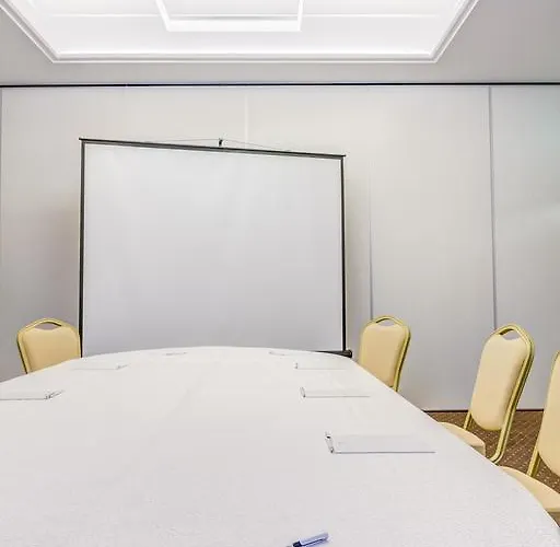 Capitol 4* בוקרשט